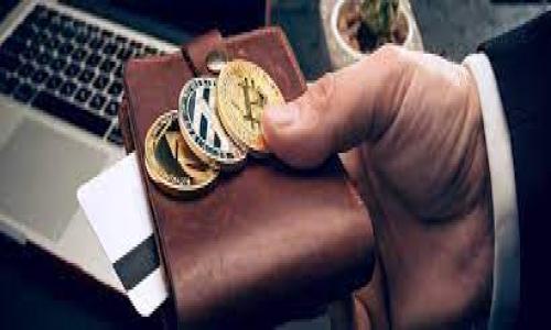   《解码未来：西南财经大学金融与区块链的融合之路》 / 
 guanjianci 金融,区块链,西南财经大学 /guanjianci 

引言
在当今数字经济迅速发展的背景下，区块链技术作为一种颠覆性创新，正在各个领域展现出巨大的潜力。金融作为区块链应用的先锋领域之一，其与区块链的融合不仅推动了金融服务的变革，也为学术界提供了丰富的研究课题。西南财经大学作为国内知名的金融学府，凭借其学术实力与创新能力，在金融与区块链的交叉领域积极探索，为学生提供前沿的知识和技能培训。

西南财经大学的金融教育现状
西南财经大学成立于1925年，拥有悠久的历史与深厚的学术积淀。作为中国西部地区的金融学术中心，学校设有专门的金融学院，提供本科、硕士及博士层次的多种金融课程，涵盖金融市场、金融工程、投资学、国际金融等多个方向。这些课程不仅传授了扎实的金融理论，还强调实践能力的培养，通过实习、案例分析等方式帮助学生更好地理解复杂的金融环境。

当前，随着新兴技术的发展，传统金融行业面临重大的挑战与机遇。西南财经大学积极响应这一变化，致力于将新技术与金融教育相结合。在课程中增加区块链和金融科技相关内容，使学生能够掌握最新的金融科技进展，培养适应未来金融市场变化的人才。

区块链技术的本质与应用
区块链是一种以密码学为基础的去中心化分布式账本技术，具有透明性、安全性和不可篡改性等特点。这意味着信息一旦被录入区块链，就无法被改动或删除，因此在金融领域中，区块链可以用于交易记录、资产管理、合约执行等多个方面。

在金融领域，区块链的应用前景广阔。例如，数字货币的出现使得跨境支付变得更加高效和低成本；而智能合约则为金融交易提供了自动化的执行机制，大大降低了欺诈风险。此外，区块链还可以在证券交易、供应链金融、身份认证等多个场景中实施，提高交易的安全性和透明度。

西南财经大学如何布局区块链教育
西南财经大学在区块链教育方面的布局主要体现在以下几个方面：

首先，课程体系的构建。学校设立了专门的区块链课程，内容涵盖区块链基础知识、智能合约编程、加密货币交易等。同时，邀请业内专家参与授课，分享实战经验，帮助学生将理论与实践结合。

其次，科研与创新。在区块链科研方面，西南财经大学成立了多项区块链研究中心，鼓励师生开展相关研究项目，探讨区块链在金融领域的应用潜力。这些研究不仅为学术界贡献了新的理论思路，也推动了当地金融科技的发展。

最后，实习与实践。学校与多家金融科技公司建立了合作关系，为学生提供实习机会，使他们能够在真实的工作环境中应用所学知识，积累实践经验。

最大挑战与机遇
尽管区块链为金融领域带来了诸多机遇，但也面临挑战。首先是技术的复杂性，需要专业人才掌握相关知识与技能。其次，法律和监管环境尚未完善，区块链的不同应用需要在遵循现有法律的基础上进行创新和发展。

然而，西南财经大学通过不断提升教育质量、强化实践能力的培养，积极应对这些挑战，为学生在区块链与金融交叉领域的发展奠定良好的基础。

可能的相关问题

1. 区块链技术如何改变传统金融行业？
区块链技术的引入对传统金融行业的影响深远。传统金融往往依赖于中介机构进行交易、确认和结算，而区块链的去中心化特性使得交易可以直接在参与者间进行，减少了中间环节。这不仅降低了成本，提高了效率，还增强了交易的透明度和安全性。

例如，在跨境支付的场景中，传统的流程可能需要数天的时间才能完成，而通过区块链技术，交易能够在几分钟内完成，大大提高了资金的流动性。同时，由于区块链是公开的账本，所有交易均可以追溯，这大大减少了洗钱和欺诈的风险。

另外，智能合约的出现也为金融行业带来了革命性的变化。智能合约是一种自执行的合约，其执行过程自动化，条件一旦满足，合约即被执行。这一特性可用于贷款、保险、证券交易等多个场景，减少了人为干预，降低了相应的成本。

2. 西南财经大学在区块链领域的研究课题有哪些？
西南财经大学在区块链领域的研究涵盖多个方面，主要包括以下几个方面：

首先是区块链技术的基础理论研究。这方面的研究主要集中在区块链的安全性、共识机制、隐私保护等技术性问题，为后续的应用提供理论支持。

其次是区块链在金融领域的应用研究。学校的研究团队积极探讨区块链在数字货币、证券交易、供应链金融、身份验证等多方面的实际应用，分析其商业模式以及对金融生态的影响。

最后是区块链与其他新兴技术的结合研究。随着大数据、人工智能等新技术的发展，西南财经大学也在进行这些技术与区块链的结合研究，例如如何利用人工智能提升区块链交易的效率，或是如何通过大数据分析区块链网络。

3. 如何通过教育培养区块链方面的人才？
培养区块链人才需要从多个层面入手。首先是课程设置，学校应根据市场需求和技术发展趋势，开设具有前瞻性的区块链课程。这些课程不仅要注重理论学习，还要引入大量实践项目，让学生在实践中掌握区块链技术。

其次，学校应与行业保持紧密联系，邀请业内专家授课和进行实践指导，帮助学生了解行业动态和实务操作，从而缩短与实际工作岗位的距离。此外，还可以通过实习和创新创业项目，鼓励学生参与实际项目，从而获得宝贵的经验。

最后，建立多学科交叉的教育模式，以培养适应区块链技术需求的复合型人才。区块链不仅仅是技术问题，同时也是经济、法律、管理等多方面的问题，控制这多个领域的知识，可以帮助学生更全面地理解和运用区块链技术。

4. 对西南财经大学未来发展的展望
西南财经大学在金融与区块链领域的发展前景广阔。近年来，学校已经在区块链研究与教育方面取得了一定的成果，但未来仍需继续努力。

首先，学校可以加强国际合作，与海外知名高校、研究机构建立交流与合作关系，借鉴国际先进的区块链教育和研究思想，提升自身的学术水平和影响力。

其次，要持续更新课程与教材，以适应快速变化的金融科技环境。随着新技术的不断涌现，学校须定期评估和更新课程，确保教学始终走在潮流前沿。

最后，西南财经大学可以通过与金融科技企业的进一步合作，举办各类活动，如区块链技术大赛、研讨会、工作坊等，激励学生参与研究与实践，助力其全面发展。

总之，西南财经大学在金融与区块链领域的融合之路充满机遇与挑战，未来的探索将为人才培养、学术研究以及社会经济发展做出重要贡献。